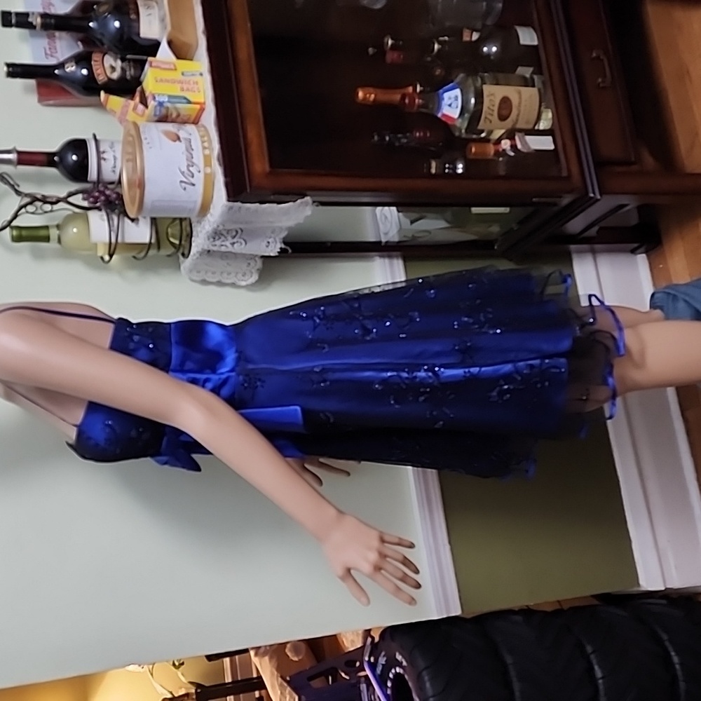 Dress - Picture 4 of 9